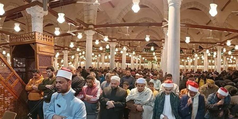 صلاة
      تراويح
      السابع
      من
      رمضان
      من
      مسجد
      عمرو
      بن
      العاص..
      صور - ترند نيوز