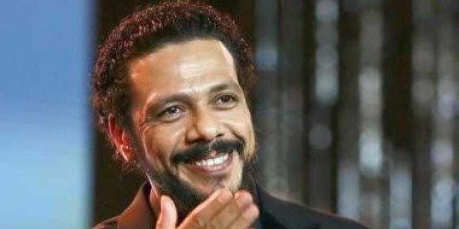 حمزة
      العيلي
      يشيد
      بأحمد
      أمين
      ودوره
      في
      ”النص” - ترند نيوز